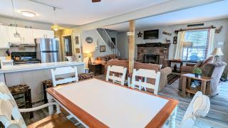 Harmony Cottage by AvantStay Lake Access Hot Tub Fire Pit Game Room - 1