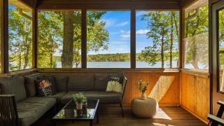 Lake Daze by AvantStay Lakefront w Modern Interior Enclosed Porch Hot Tub - 7