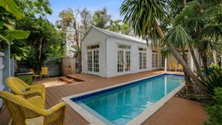 Lighthouse Villa by AvantStay Walk to Southernmost Point w Private Pool Patio Month Long Stays - Key West - 9