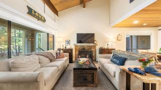 Near Ski Beach Hiking Trails Clubhouse Pool Hot Tub Access Juanita Blue by AvantStay - 3