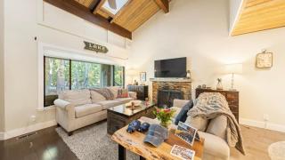 Near Ski Beach Hiking Trails Clubhouse Pool Hot Tub Access Juanita Blue by AvantStay - 4