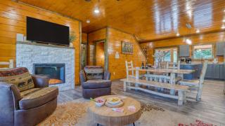 Indoor Pool Theater Hot Tub Mountain Views Near Dollywood Crimson Crest by AvantStay - 3