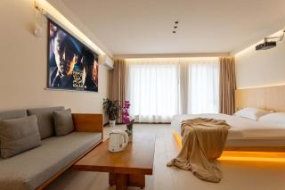 Shangri La Horizon View Hotel Dukezong Ancient City Branch located near the prayer wheel of the Great Buddha Temple, offers free high-speed train plane pick-up upon check-in - 5