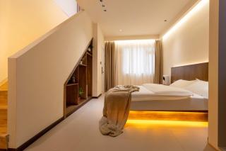 Shangri La Horizon View Hotel Dukezong Ancient City Branch located near the prayer wheel of the Great Buddha Temple, offers free high-speed train plane pick-up upon check-in - 6