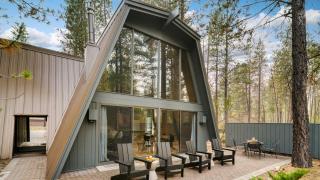 Alder by AvantStay Moody Retreat: Patio Hot Tub in Sunriver - 0