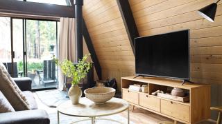 Alder by AvantStay Moody Retreat: Patio Hot Tub in Sunriver - Sunriver - 2