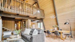 Alder by AvantStay Moody Retreat: Patio Hot Tub in Sunriver - 3