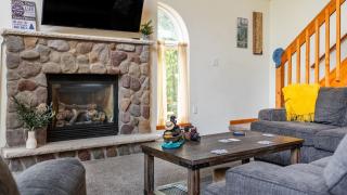 The Nest at Brier Crest by AvantStay Game Room Expansive Deck Fire Pit - 4