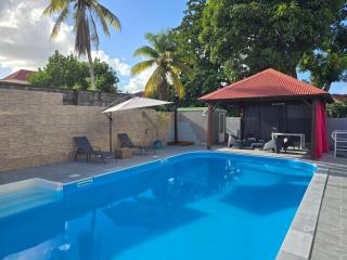 Détente absolue avec grande piscine - 0