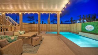 Private Pool Patio Walk to Beach Outdoor Oasis Wave On Wave by AvantStay - 8