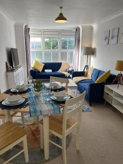 SEA CITY In the heart of Southsea with parking - 0