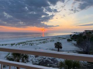 Madeira Norte Beachfront Condo - Walk To John's Pass - 7