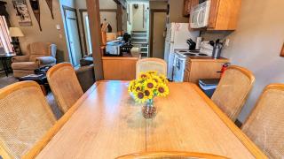 Frost Hollow by AvantStay Deck w Grill Game Room Loft - 5