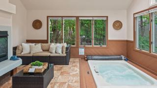 The Boulder Inn by AvantStay Indoor Hot Tub Game Room Outdoor Fire Pit - 0