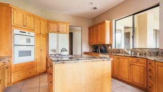 Firefly by AvantStay Spacious Backyard w Pool Hot Tub - 4