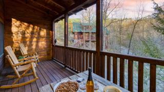 Four Bears Lodge by AvantStay Hot Tub Game Room Views Near Pigeon Forge - 7