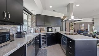 Golf Course-Front Views Pool Hot Tub Modern Oasis Edgy House by AvantStay - 1