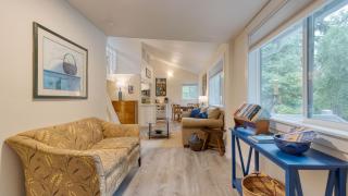 Cottage By The Bay by AvantStay 0.5mi to Beach - 5