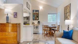 Cottage By The Bay by AvantStay 0.5mi to Beach - 2