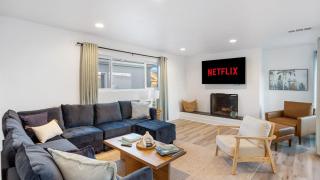 Steps from the SandBoardwalk Outdoor Dining Parking and Patio in Newport - 7