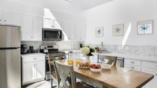 Oceanfront 2BR Rooftop Deck Beach Access Strand Way B - 2