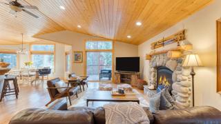 Washoe Chalet by AvantStay Game Room Hot Tub Putting Green Fire Pit - 9