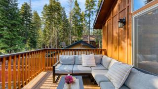 Washoe Chalet by AvantStay Game Room Hot Tub Putting Green Fire Pit - 8