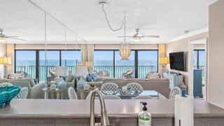 Beachfront Breeze by AvantStay Beachfront Condo - 7