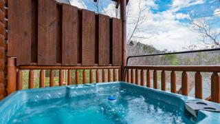 Annes Place by AvantStay Cozy Cabin with Hot Tub Games Near Dollywood Attractions - 8