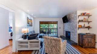 Walk to Lake DiningShops 5mins to Ski Resort Incline Paradise by AvantStay - 3