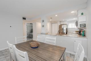 Ocean Village Club O11 - 1