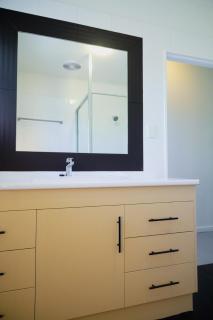 Pet Friendly Sleeps 8 Bowen Holiday House - 7