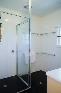 Pet Friendly Sleeps 8 Bowen Holiday House - 6