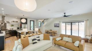 Mill Creek by AvantStay Modern Design Patio Hot Tub - 7