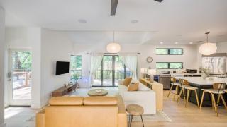 Mill Creek by AvantStay Modern Design Patio Hot Tub - 5