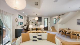 Mill Creek by AvantStay Modern Design Patio Hot Tub - 2