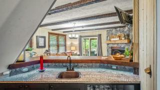 Double Diamond Lodge by AvantStay Group Escape w Firepit Patio Activities - 2