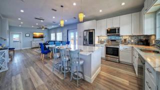 Newly Built Outdoor Living View Boat Parking 50 Shades of Blue by AvantStay - 3