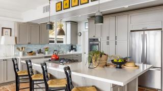 Unbeatable Beachfront Bliss w Ocean Views Luxe Interiors Patio Beach Road - 8