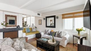 Unbeatable Beachfront Bliss w Ocean Views Luxe Interiors Patio Beach Road - 3