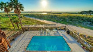 Minutes to the Beach Pool Balcony w Nature Views Compass 17 by AvantStay - Padre Island - 0