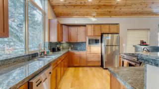 Cherry Hills Spacious Tahoe Cabin with Deck Fireplace Open Interiors - 1