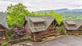 Summit View Way by AvantStay Resort Cabin w Hot Tub Pool Table Deck Views - 7