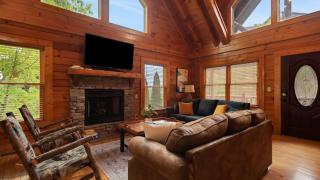 Summit View Way by AvantStay Resort Cabin w Hot Tub Pool Table Deck Views - 3