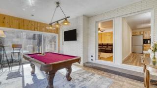 Creekside Haven by AvantStay Hot Tub Outdoor Dining Area Nestled Next to Creek - 2