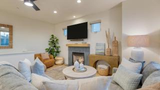 Sunset Serenity by AvantStay Rooftop w Hot Tub Fire Pit 3 Blocks to Beach - 7