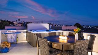 Sunset Serenity by AvantStay Rooftop w Hot Tub Fire Pit 3 Blocks to Beach - 8