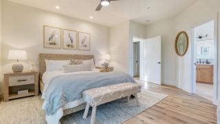 Sunset Serenity by AvantStay Rooftop w Hot Tub Fire Pit 3 Blocks to Beach - 5