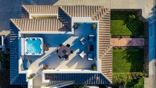 Sunset Serenity by AvantStay Rooftop w Hot Tub Fire Pit 3 Blocks to Beach - 3