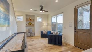 Sunset Serenity by AvantStay Rooftop w Hot Tub Fire Pit 3 Blocks to Beach - 1